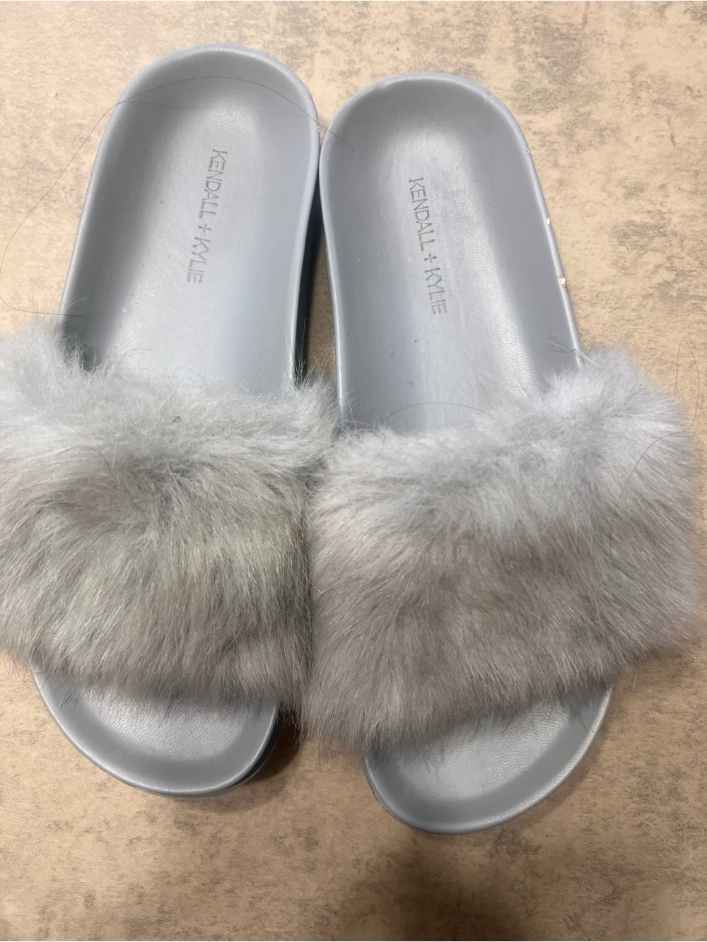 Kendall & Kylie Light Gray Faux-Fur Slide Slippers